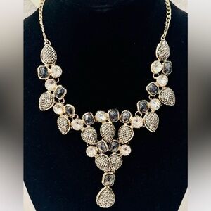 NWT Amrita Singh Elegant Black and Silver Statement Necklace